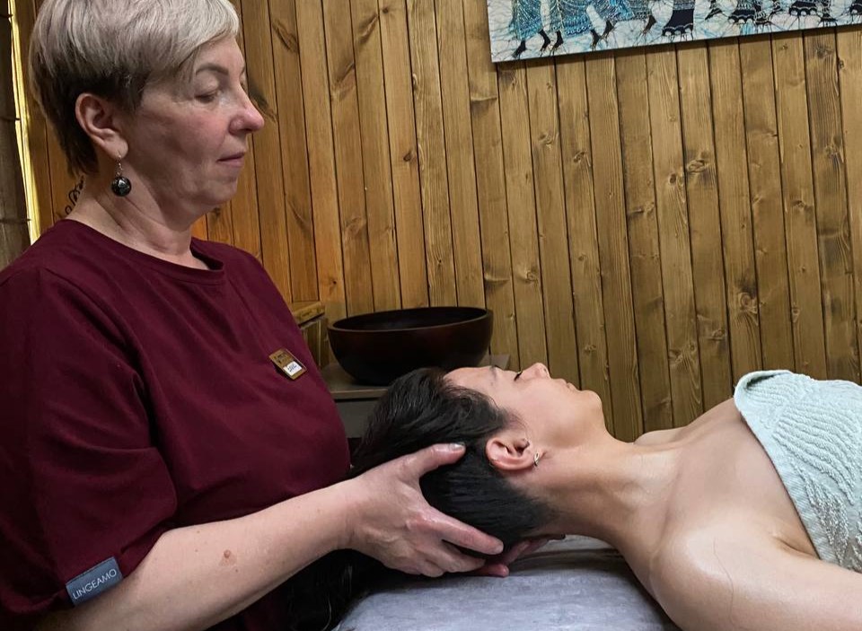 Специалист  по аюрведическому массажу, техникам массажа лица Елена 